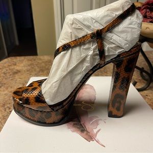 Worn once Jessica Simpson